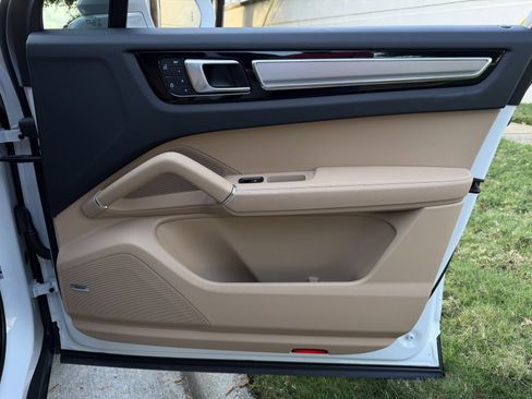 Used 2023 Porsche Cayenne image 26