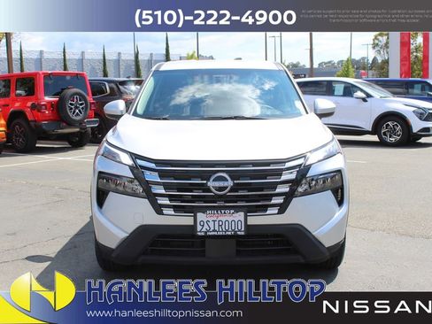 Used 2025 Nissan Rogue SV AWD/4WD image 4