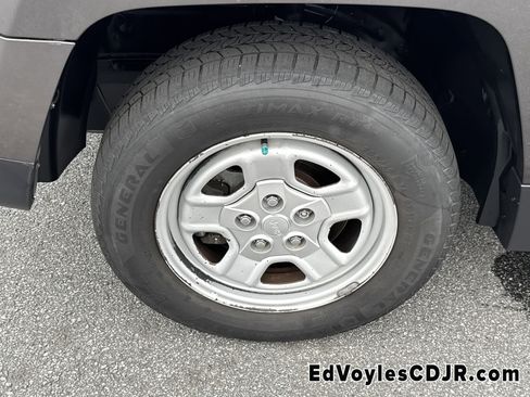 Used 2016 Jeep Patriot Sport w/ Power Value Group image 13