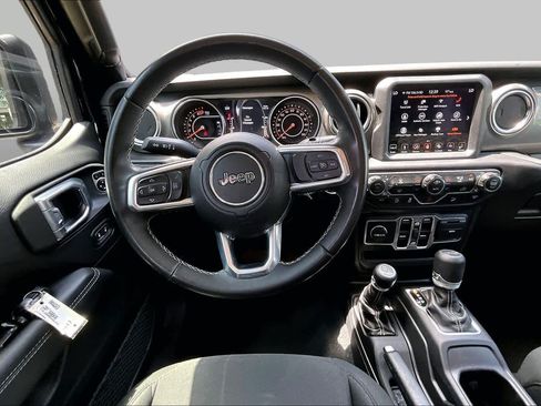 Used 2019 Jeep Wrangler Unlimited Sahara AWD/4WD image 6