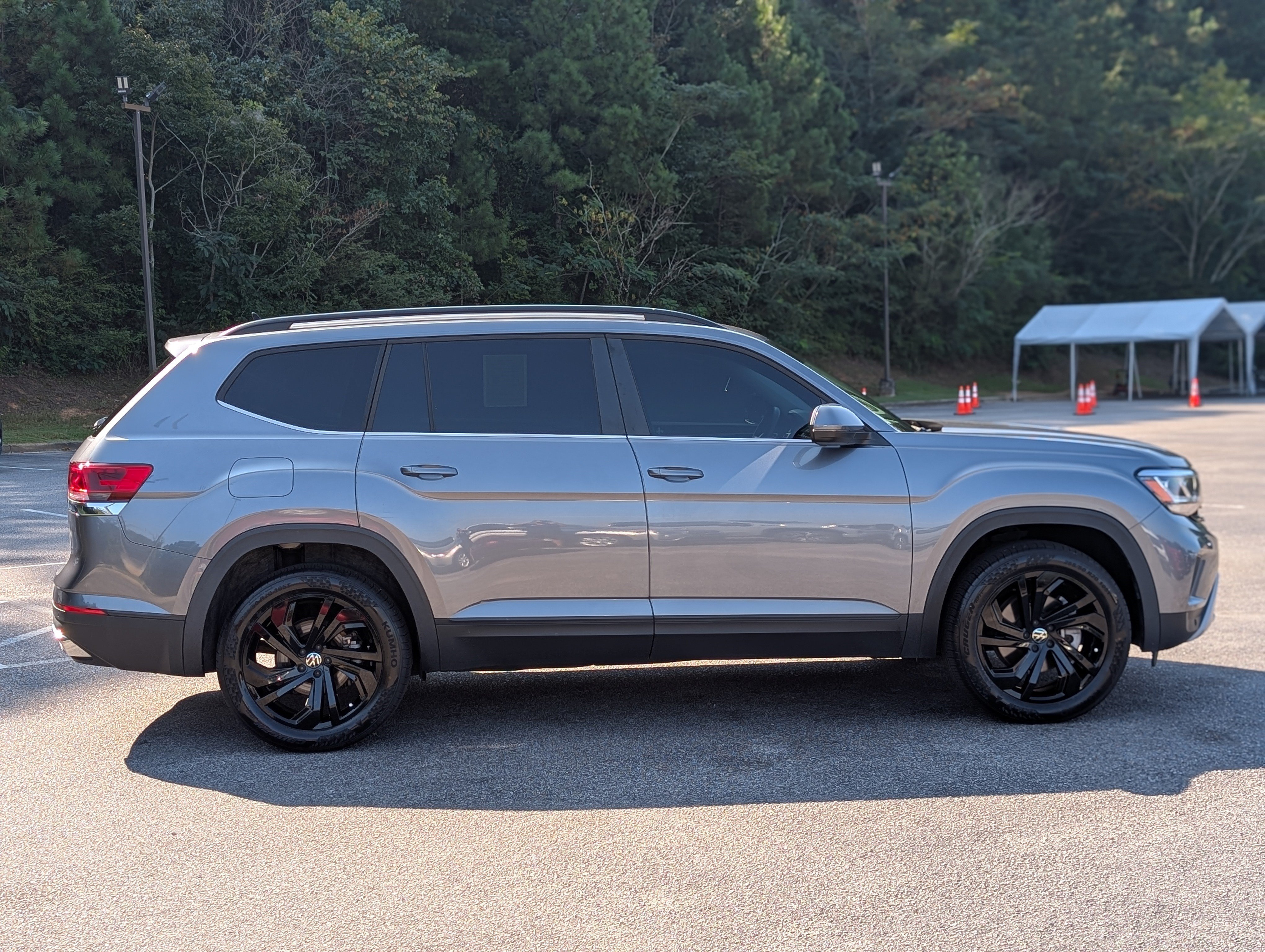 Used 2023 Volkswagen Atlas SE w/ Black Wheel Package FWD image 10
