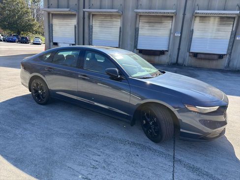 Used 2025 Honda Accord SE image 12