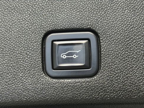 Used 2022 Cadillac XT6 Premium Luxury w/ Technology Package AWD/4WD image 36