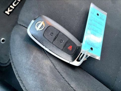 Used 2024 Nissan Kicks S image 11