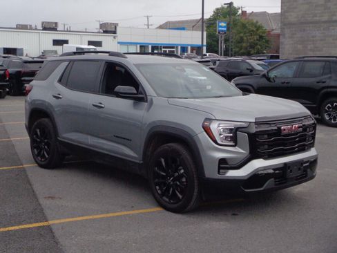 Used 2026 GMC Terrain Elevation w/ Elevation Premium Package AWD/4WD image 3