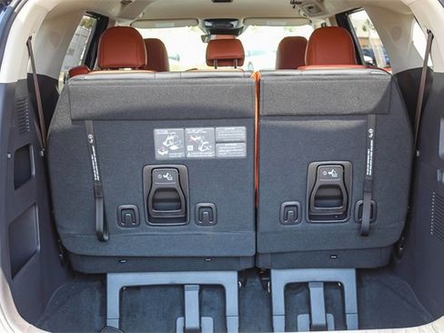 New 2026 Kia Carnival EX image 13