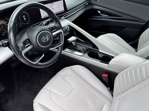 Used 2021 Hyundai Elantra Limited FWD image 4