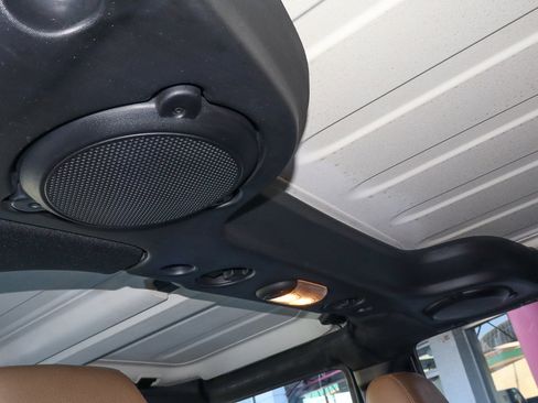 Used 2012 Jeep Wrangler Unlimited Rubicon w/ Connectivity Group image 21