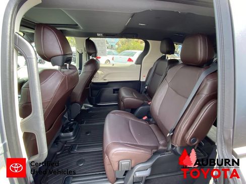 Used 2024 Toyota Sienna Platinum AWD/4WD image 25