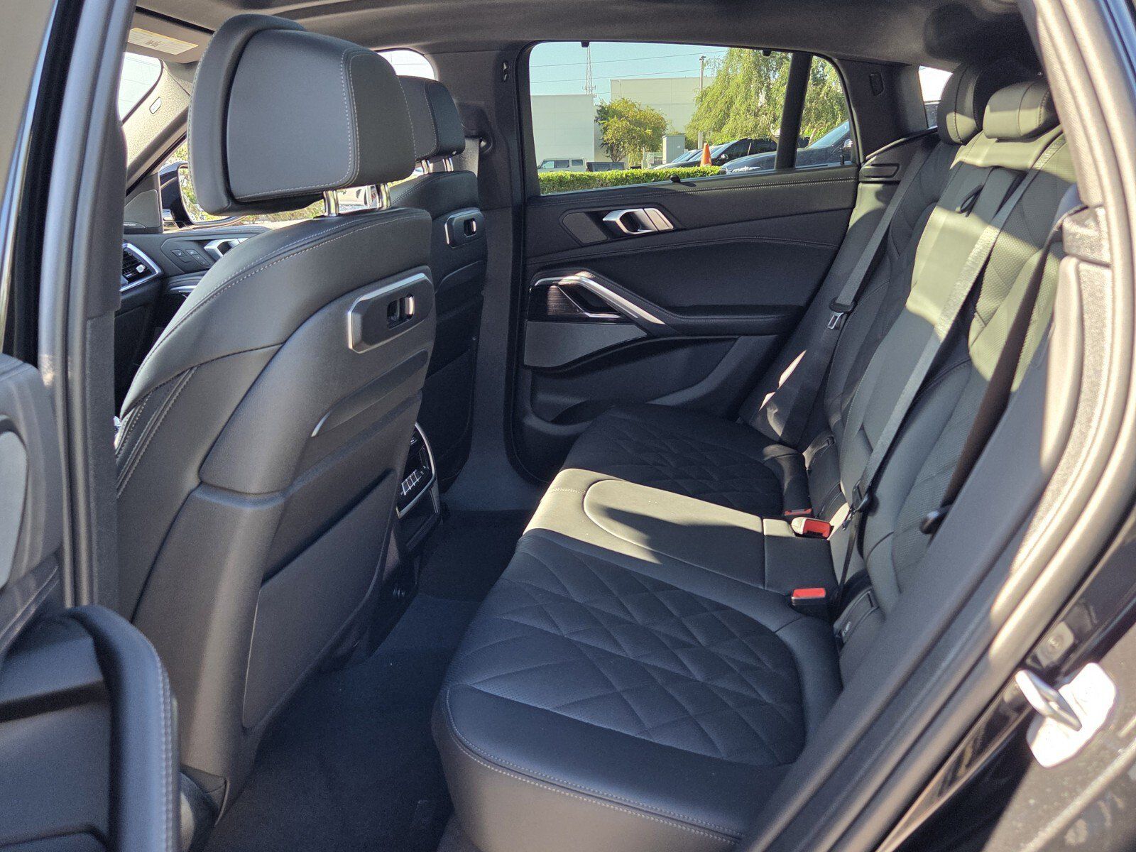 New 2027 BMW X6 xDrive40i w/ Executive Package AWD/4WD image 11