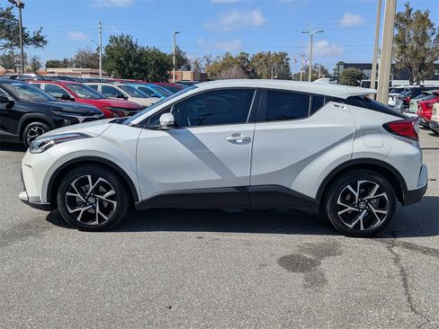 Used 2020 Toyota C-HR XLE image 6