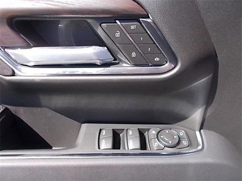 New 2025 GMC Sierra 1500 SLT image 14