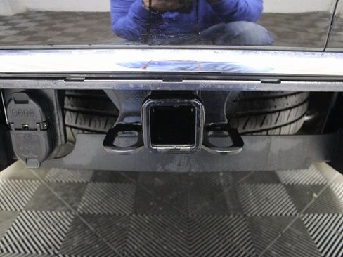 Used 2024 GMC Yukon XL SLT w/ SLT Luxury Package image 44