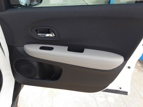 Used 2021 Honda HR-V LX image 15