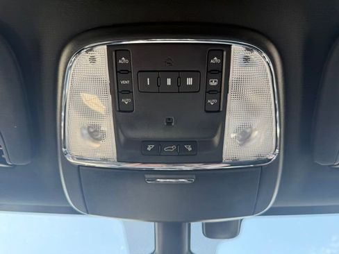 Used 2019 Jeep Grand Cherokee Limited w/ Luxury Group II image 15