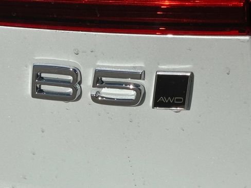 New 2026 Volvo V60 B5 Cross Country Ultra w/ Protection Package Premier image 8