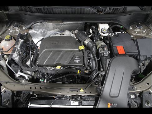 Used 2024 Chevrolet Trax LT w/ LT Convenience Package FWD image 20