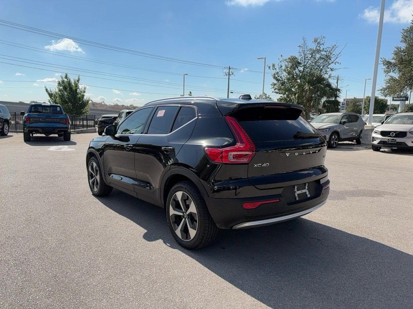 Certified 2024 Volvo XC40 B5 Plus AWD/4WD image 5