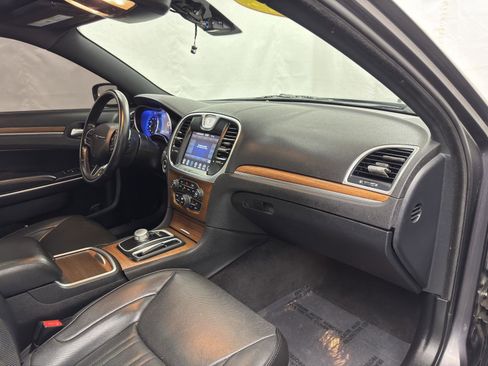 Used 2017 Chrysler 300 C Platinum w/ Safetytec Group II image 34