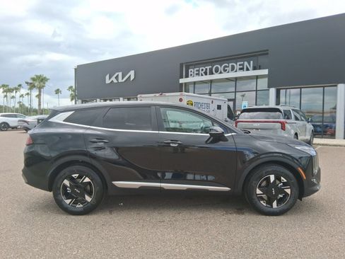 New 2026 Kia Sportage LX w/ LX Convenience Package FWD image 3