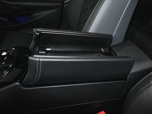 Used 2025 BMW i5 M60 w/ Executive Package image 58