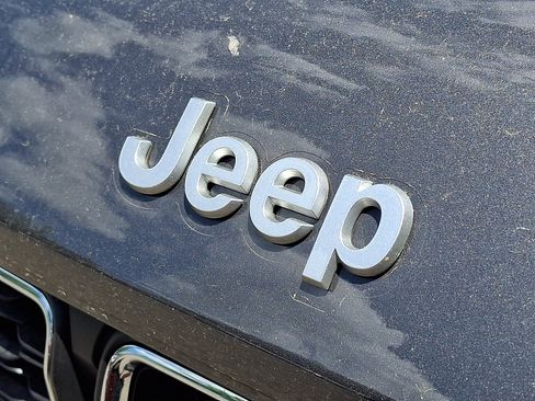 Used 2025 Jeep Grand Cherokee Laredo X w/ Luxury Tech Group I AWD/4WD image 4