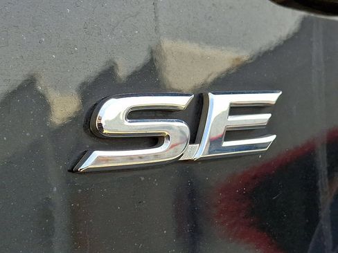 Used 2016 Toyota Camry SE image 29