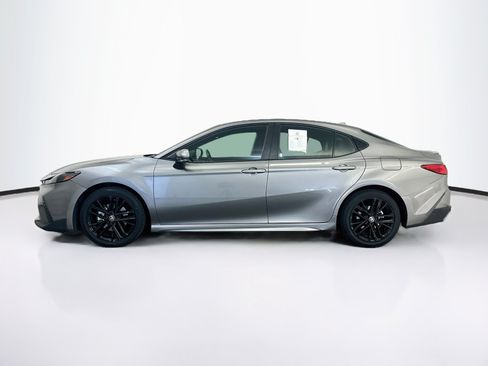 Used 2025 Toyota Camry SE FWD image 4