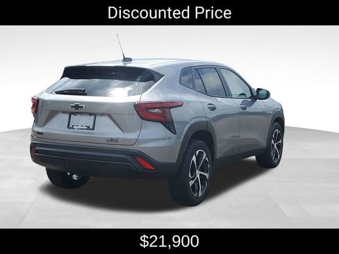 Used 2024 Chevrolet Trax RS FWD image 3