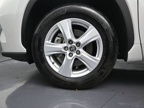 Used 2024 Toyota Highlander LE image 10