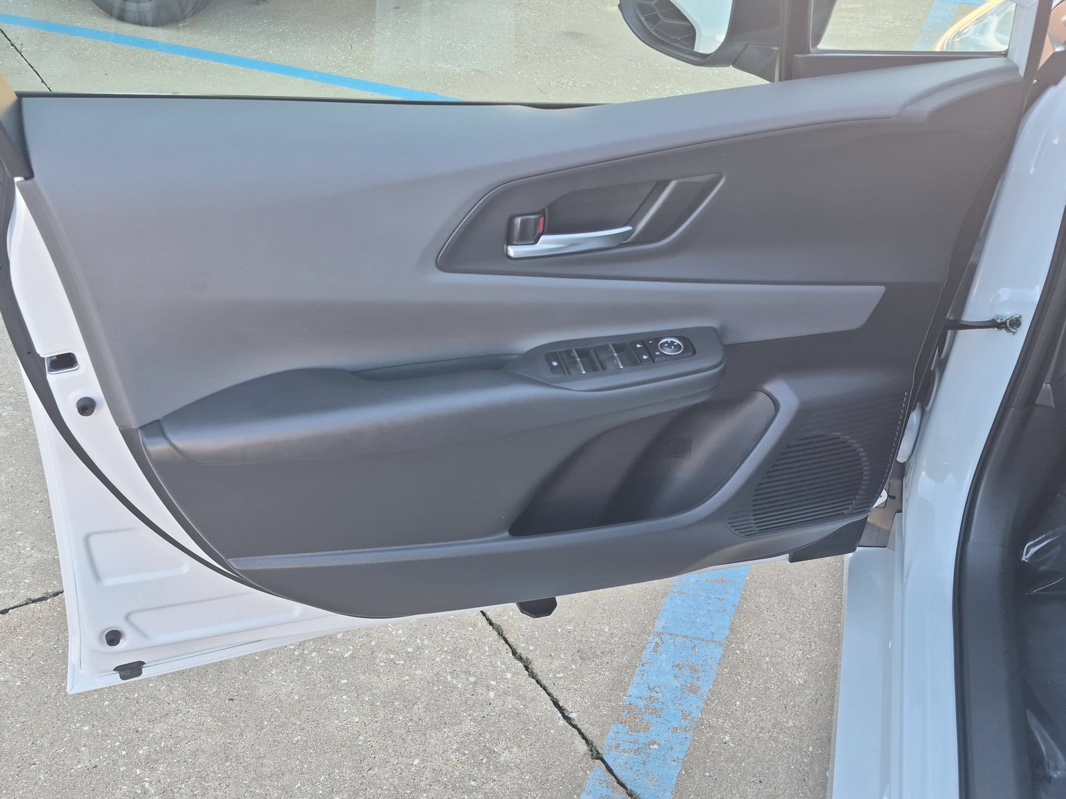 Used 2025 Toyota Prius XLE AWD/4WD image 12