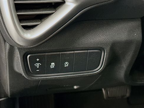Used 2025 Kia Soul LX w/ LX Technology Package FWD image 17
