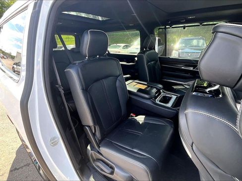 Used 2023 Jeep Grand Wagoneer L Series II AWD/4WD image 22