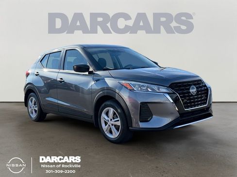 Used 2022 Nissan Kicks S image 1