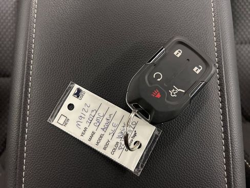 Certified 2023 GMC Acadia SLE w/ Driver Convenience Package image 24