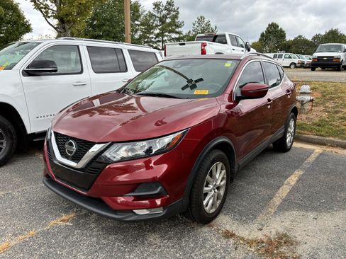 Used 2022 Nissan Rogue Sport SV FWD image 3