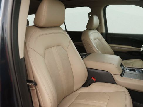 Used 2022 Ford Expedition Max Limited RWD image 22