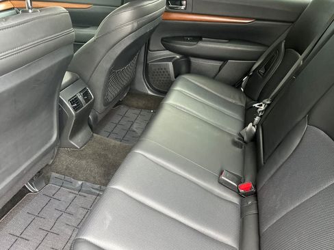 Used 2013 Subaru Outback 2.5i Limited w/ Moonroof Pkg AWD/4WD image 4