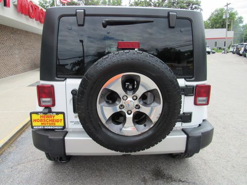 Used 2016 Jeep Wrangler Sahara w/ Connectivity Group AWD/4WD image 3