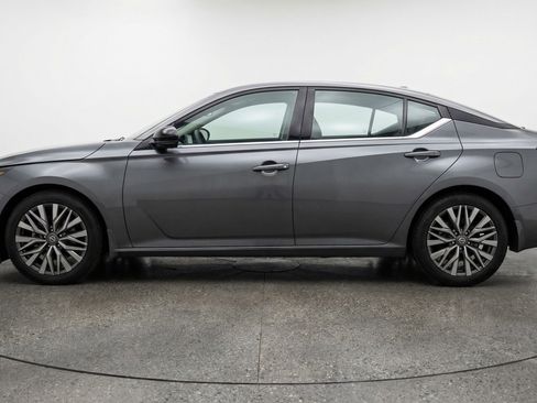 Used 2025 Nissan Altima 2.5 SV FWD image 5