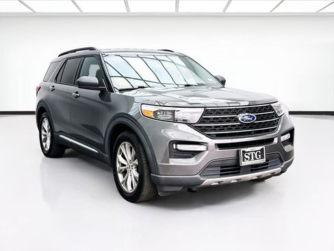 Used 2020 Ford Explorer XLT w/ Equipment Group 202A RWD image 3
