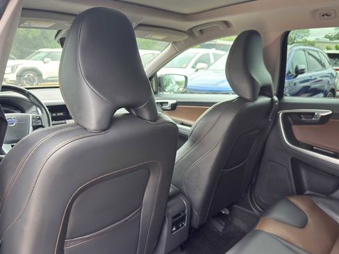 Used 2017 Volvo XC60 T5 Dynamic w/ Preferred Option Package AWD/4WD image 24