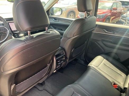 Used 2023 Jeep Grand Cherokee Limited w/ Black Appearance Package AWD/4WD image 22