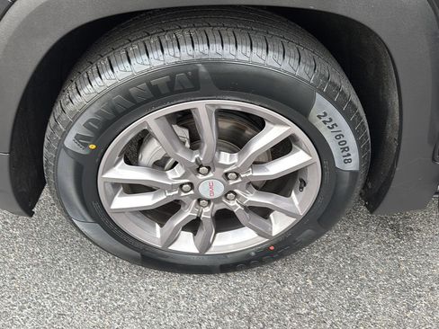 Used 2024 GMC Terrain SLT image 34