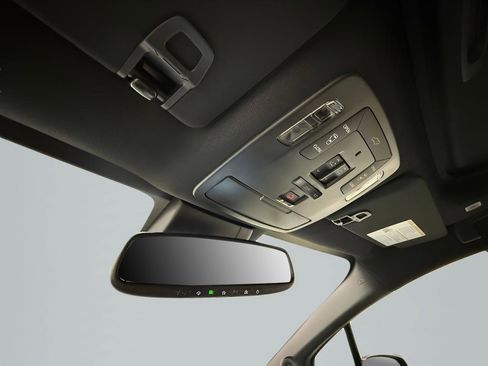 Used 2025 Toyota Sienna Platinum AWD/4WD image 12