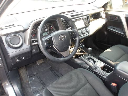 Used 2016 Toyota RAV4 LE AWD/4WD image 9