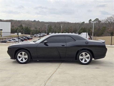 Used 2023 Dodge Challenger SXT image 5