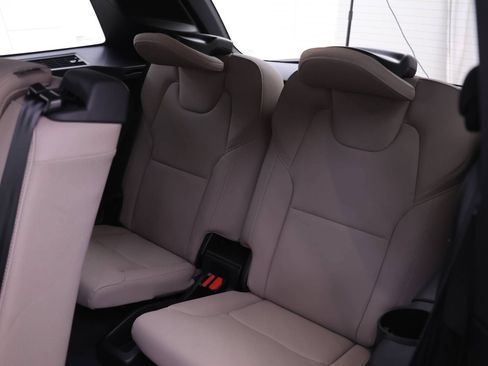 Certified 2025 Volvo XC90 B5 Plus AWD/4WD image 18