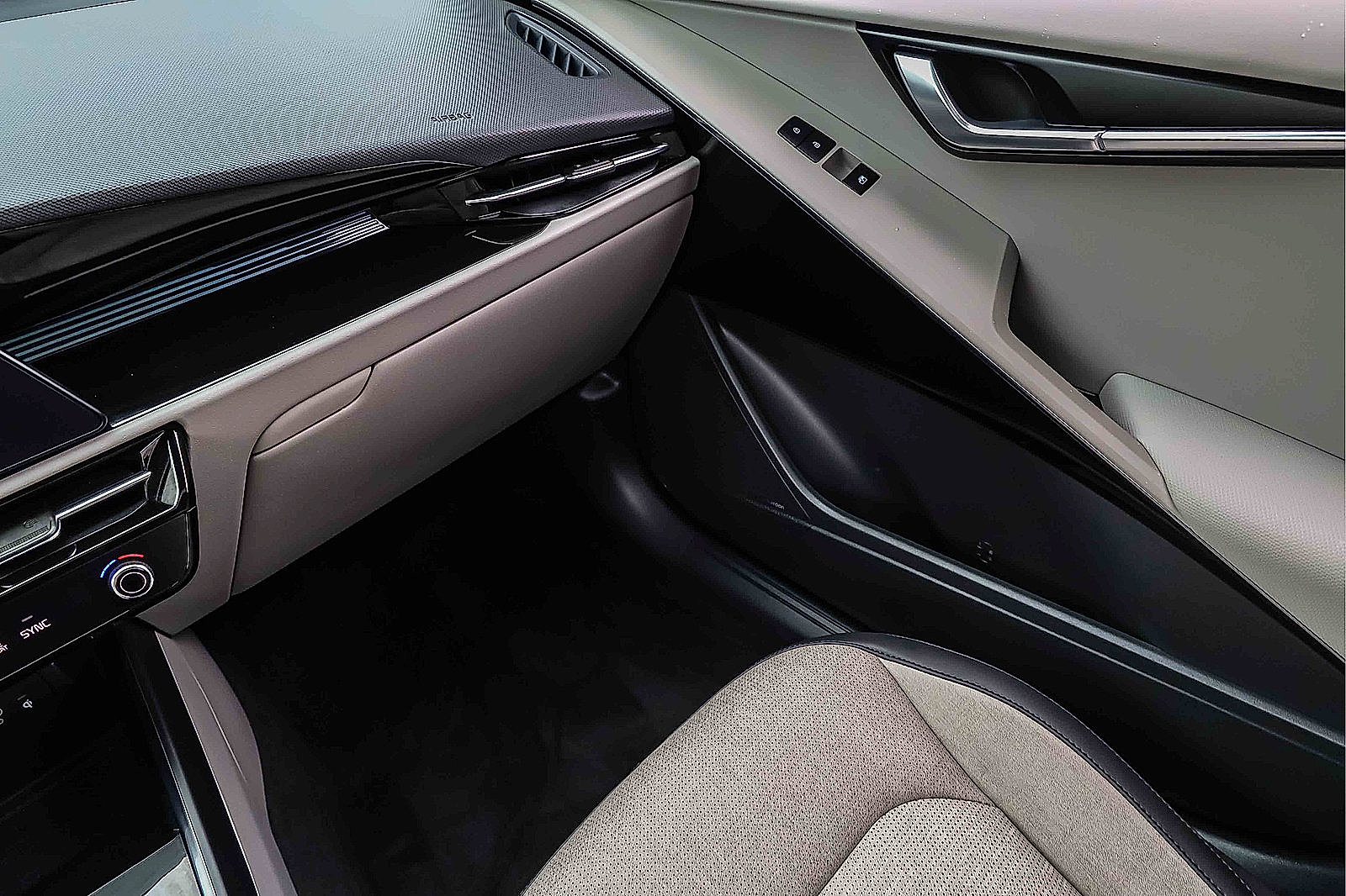 Certified 2025 Kia Niro Wave w/ Wave Preserve Package FWD image 18