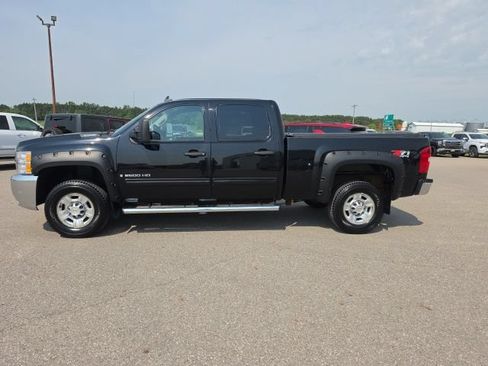 Used 2009 Chevrolet Silverado 2500 LT w/ Exterior Plus Package AWD/4WD image 2